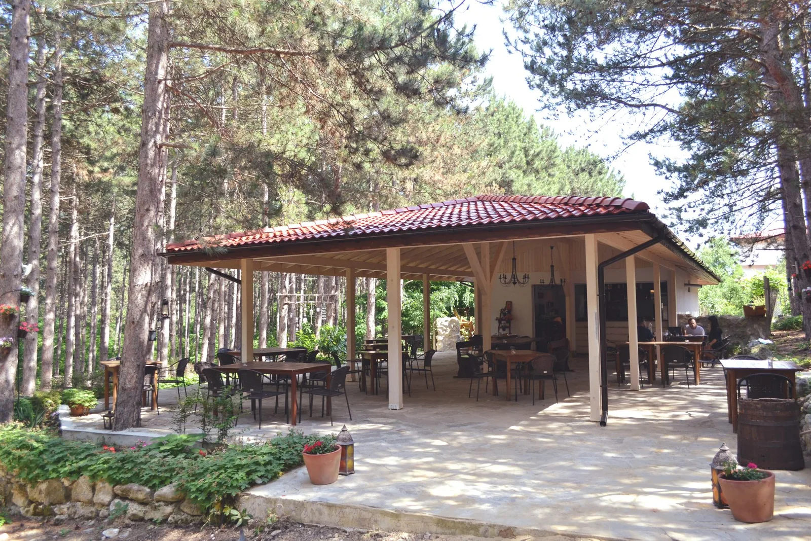 Ресторант Forest Food House сред боровата гора